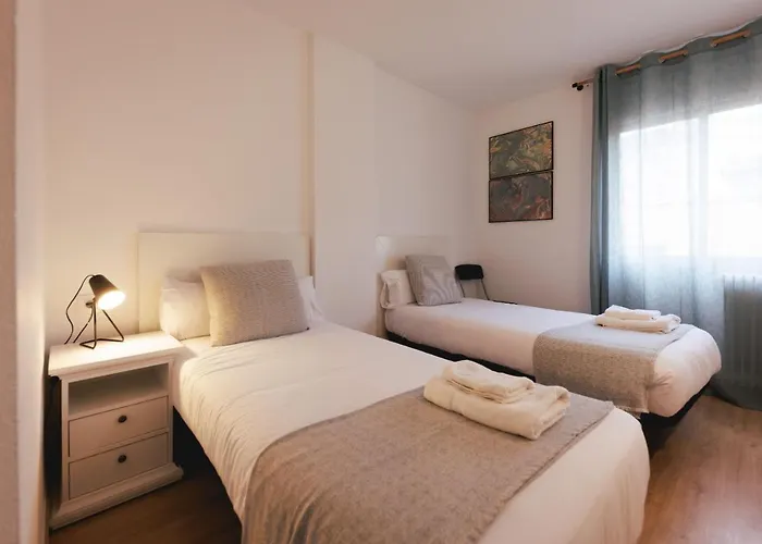 Bravissimo Pont De La Princesa, Comfortable 3-Bedroom Apartment